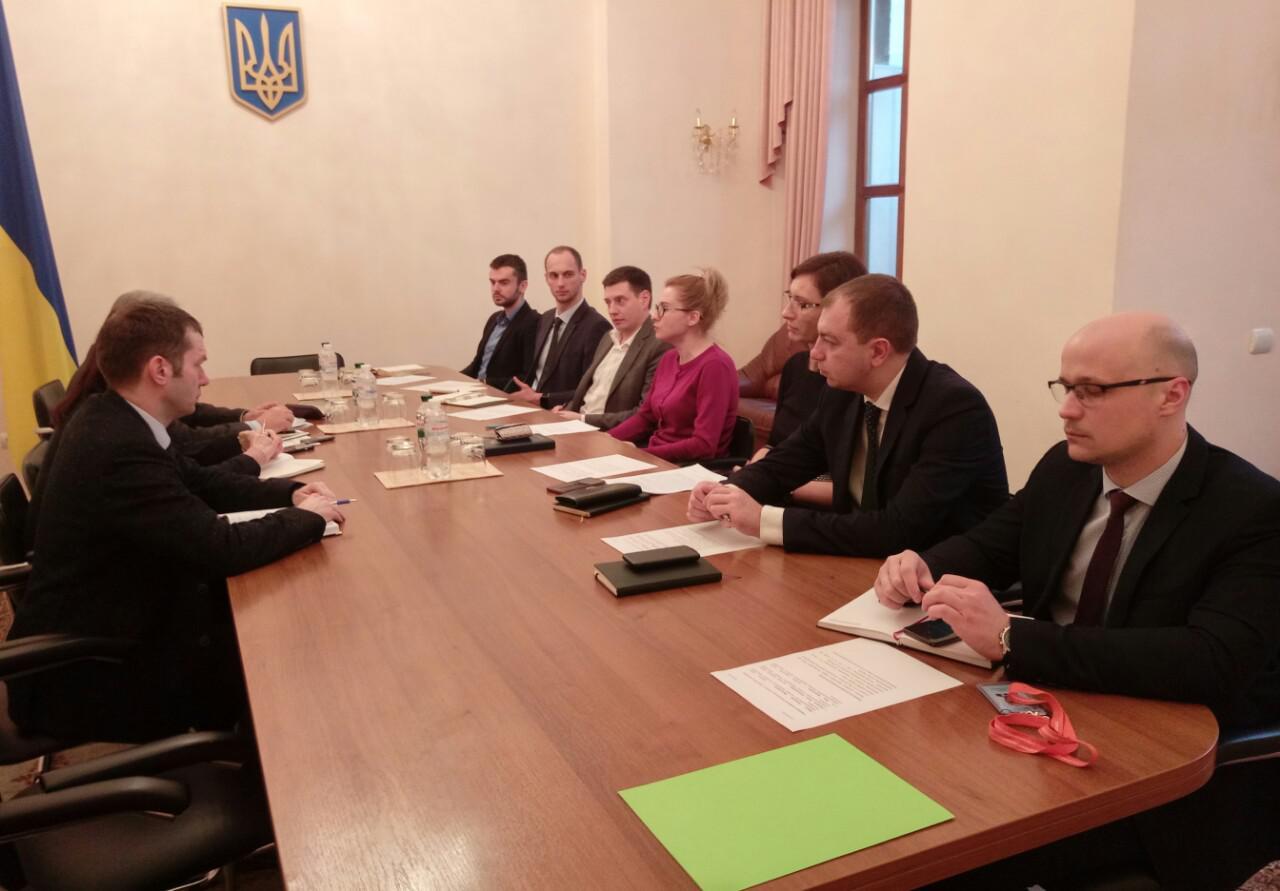Робоча бесіда відділу зовнішньоекономічної політики НІСД у Кабінеті Міністрів України