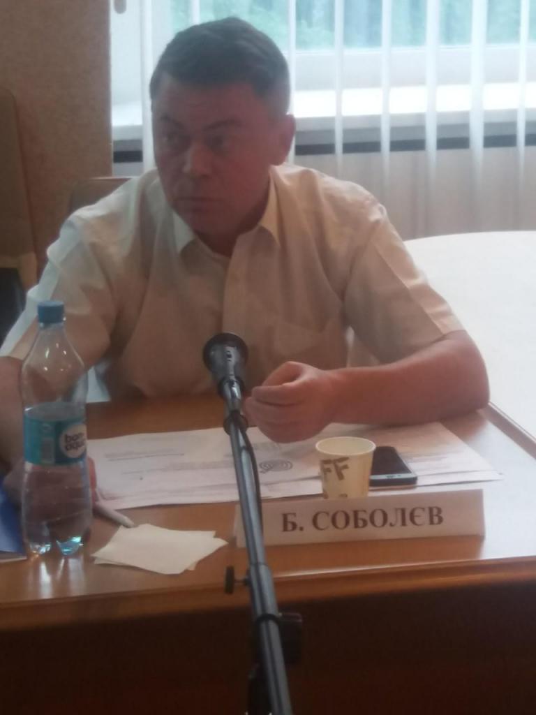 Б. Соболєв виступає зі співдоповіддю стосовно експортно-кредитного агентства
